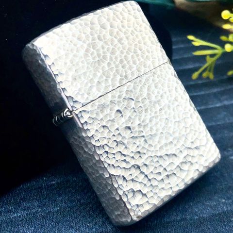 BẬT LỬA ZIPPO BẠC ĐÚC NGUYÊN KHỐI STERLING CHỦ ĐỀ VÂN GÕ BÚA 5 MẶT NĂM 2001 ZB8