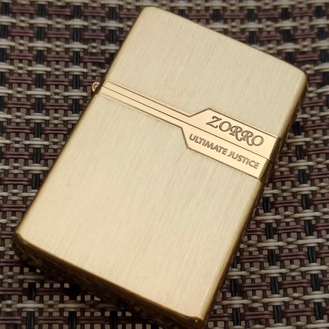 BẬT LỬA XĂNG ĐÁ ZORRO MẠ VÀNG ZO6V SỬ DỤNG XĂNG BẬT LỬA ZIPPO