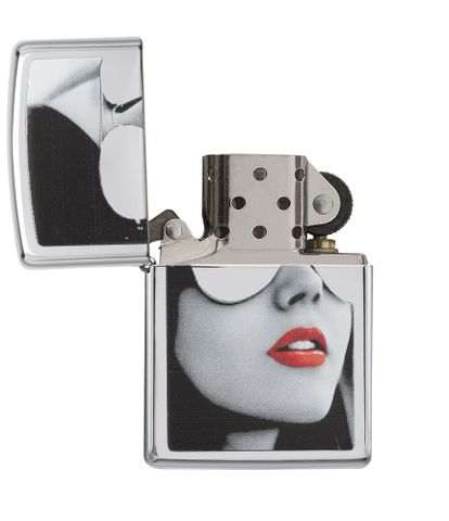 BẬT LỬA ZIPPO CHROME BÓNG SƠN HẤP NHIỆT CHỦ ĐỀ CÔ GÁI ĐEO KÍNH RAYBAN Z130