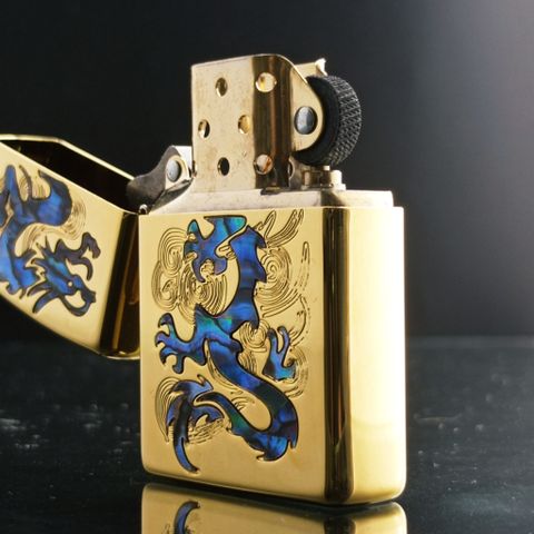 BẬT LỬA ZIPPO RỒNG VÀNG VÂN MÂY KHẢM XÀ CỪ MẠ VÀNG TOÀN THÂN ZN119