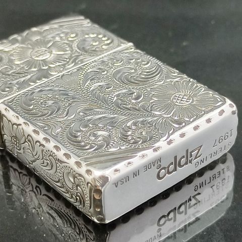 BẬT LỬA ZIPPO BẠC ĐÚC NGUYÊN KHỐI STERLING KHẮC THỦ CÔNG SỦI TAY HOA VĂN KÍN 5 MẶT SẢN XUẤT NĂM 1997 - ZBU50