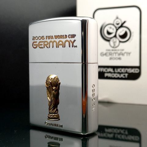 Bật Lửa Zippo Wold Cup Bản Limited Mạ Bạc Đắp Nổi Vàng 2 Mặt Năm 2005 ZN136