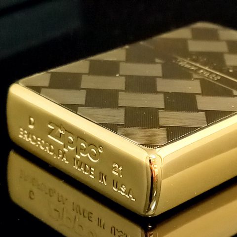 Bật Lửa Zippo Xuất Nhật Mạ Vàng 22K Vân Caro Chéo Năm 2021 ZN144