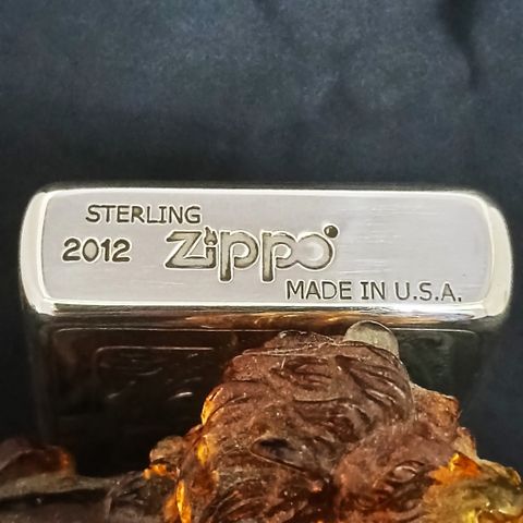 Bật Lửa Zippo Bạc Đúc Nguyên Khối Sterling Chạm Khắc Thủ Công Hoa Văn 5 Mặt Năm 2012 ZBU100