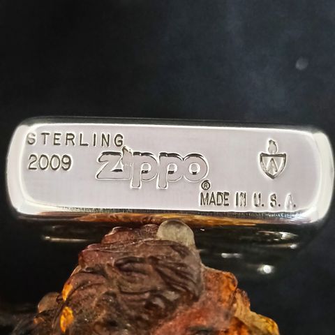 Bật Lửa Zippo Bạc Đúc Nguyên Khối Sterling Bản Armor Vỏ Dầy Chạm Khắc Thủ Công Hoa Văn 5 Mặt Năm 2009 ZBU102
