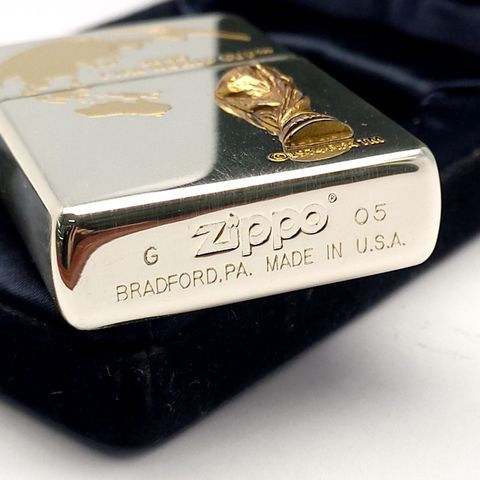 Bật Lửa Zippo Wold Cup Bản Limited Mạ Bạc Đắp Nổi Vàng 2 Mặt Năm 2005 ZL423