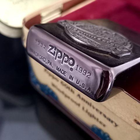 Bật Lửa Zippo 60TH Chu Niên 1932 – 1992 Năm 1992 ZS71