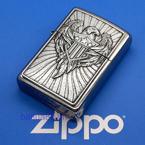 Zippo 49450 – Zippo Eagle Shield Emblem Design Street Chrome ZM132