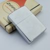 Bật Lửa Zippo Cổ Đồng Khối Mạ Chrome Phay Xước Khắc Ăn Mòn Phủ Sơn Hiếm Gặp Năm 1974 Đời 8 Vạch Sắc ZC329