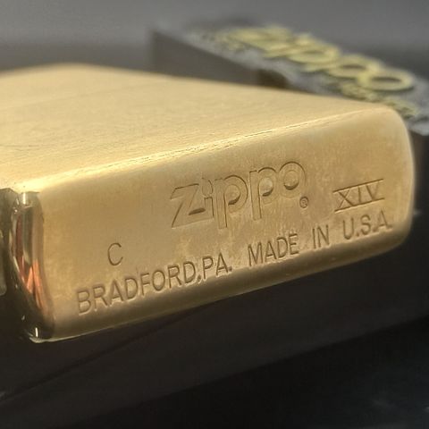 Bật Lửa Zippo Đồng Khối Trơn Phay Xước Khắc Ăn Mòn Chủ Đề Rượu Đời XIV La Mã Sản Xuất Năm 1998 ZL627