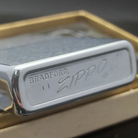 Bật Lửa Zippo Cổ Đồng Khối Mạ Chrome Phay Xước Chủ Đề Ăn Mòn Phủ Sơn Hiếm Gặp Năm 1970 Đời 4 Vạch Thẳng ZC370