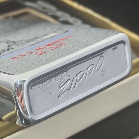 Bật Lửa Zippo Cổ Đồng Khối Mạ Chrome Bóng Chủ Đề Ăn Mòn Phủ Sơn Tầu Chiến 2 Mặt Hiếm Gặp Năm 1972 Đời 2 Vạch Thẳng ZC381