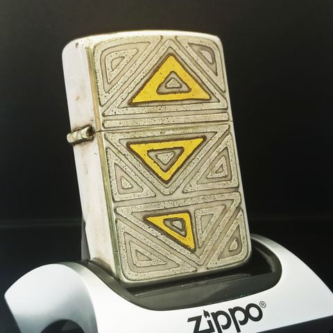 Bật Lửa Zippo Used Họa Tiết Thổ Cẩm Đắp Nổi Bạc Vàng Rất Hiếm Đời V La Mã Năm 1989 ZQHU8