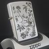 Zippo Chủ Đề Khắc Chìm Khỉ Hái Đào Tiên Giá Thanh Lý Đã Qua Sử Dụng Năm 2005 C48