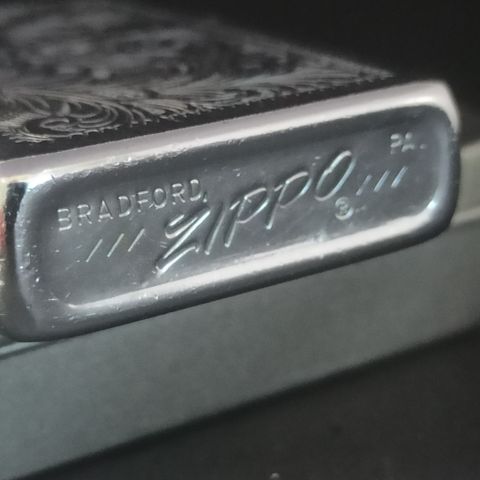 Zippo Cổ Giá Thanh Lý Đã Qua Sử Dụng Đời 6 Vạch Sắc SX Năm 1976 C33