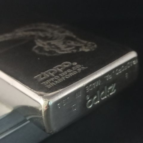 Zippo Chủ Đề Dê Hiếm Gặp Giá Thanh Lý Đã Qua Sử Dụng Đời IX La Mã SX Năm 1993 C22