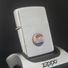 Bật Lửa Zippo Cổ Đồng Khối Mạ Chrome Phay Xước Emblem Pepsi Đời 2 Vạch Thẳng Năm 1972 ZCU56