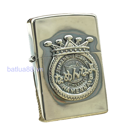 BẬT LỬA ZIPPO LIMITTED 300 CHIẾC TOÀN THẾ GIỚI EMBLEM CHỦ ĐỀ KỶ NIỆM 25 NĂM THƯƠNG HIỆU (CỰC HIẾM) NĂM 2006 ZL165