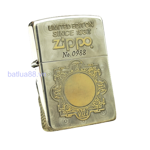 SET BẬT LỬA ZIPPO LIMITTED MẠ BẠC ĐẮP NỔI DEMI VÀNG CHỦ ĐỀ GƯƠNG CHIẾU YÊU + BẢNG HIỆU ZIPPO ĐỜI XII NĂM 1996 ZS10