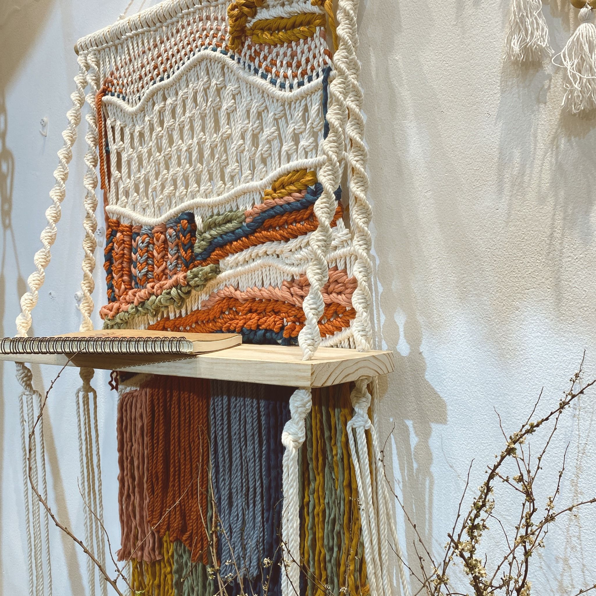 Kệ Treo Tường MACRAME Màu Sắc