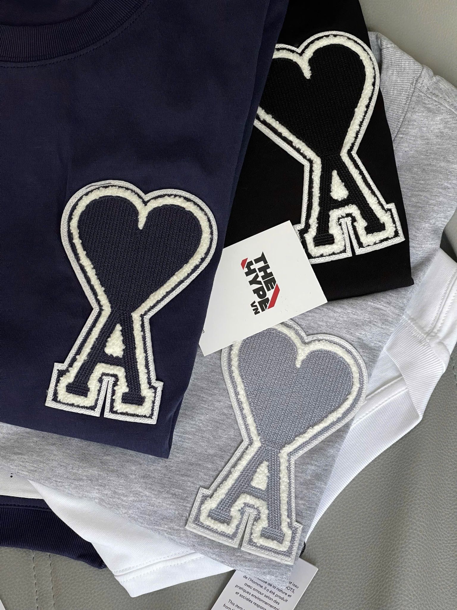 ÁO THUN AMI PARIS OVER HEART EXCLUSIVE (BLACK)
