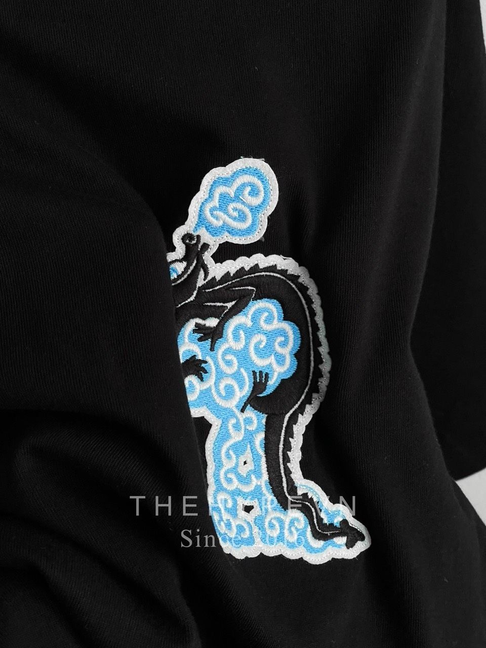 ÁO PHÔNG AMI PARIS DRAGON LOGO SS24 TEE (BLACK)