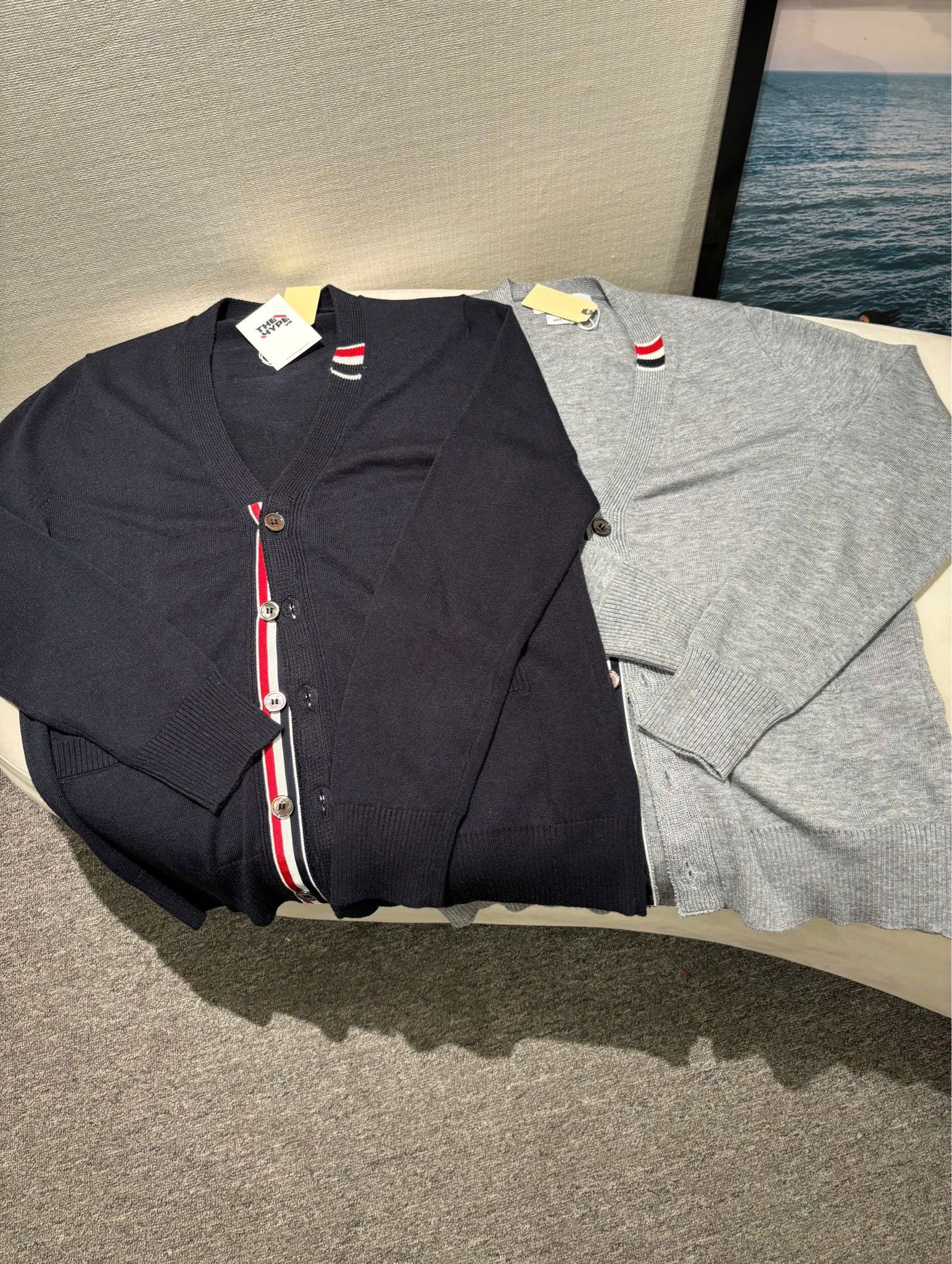 ÁO CARDIGAN THOM BROWNE TB LOGO NECK (NAVY)