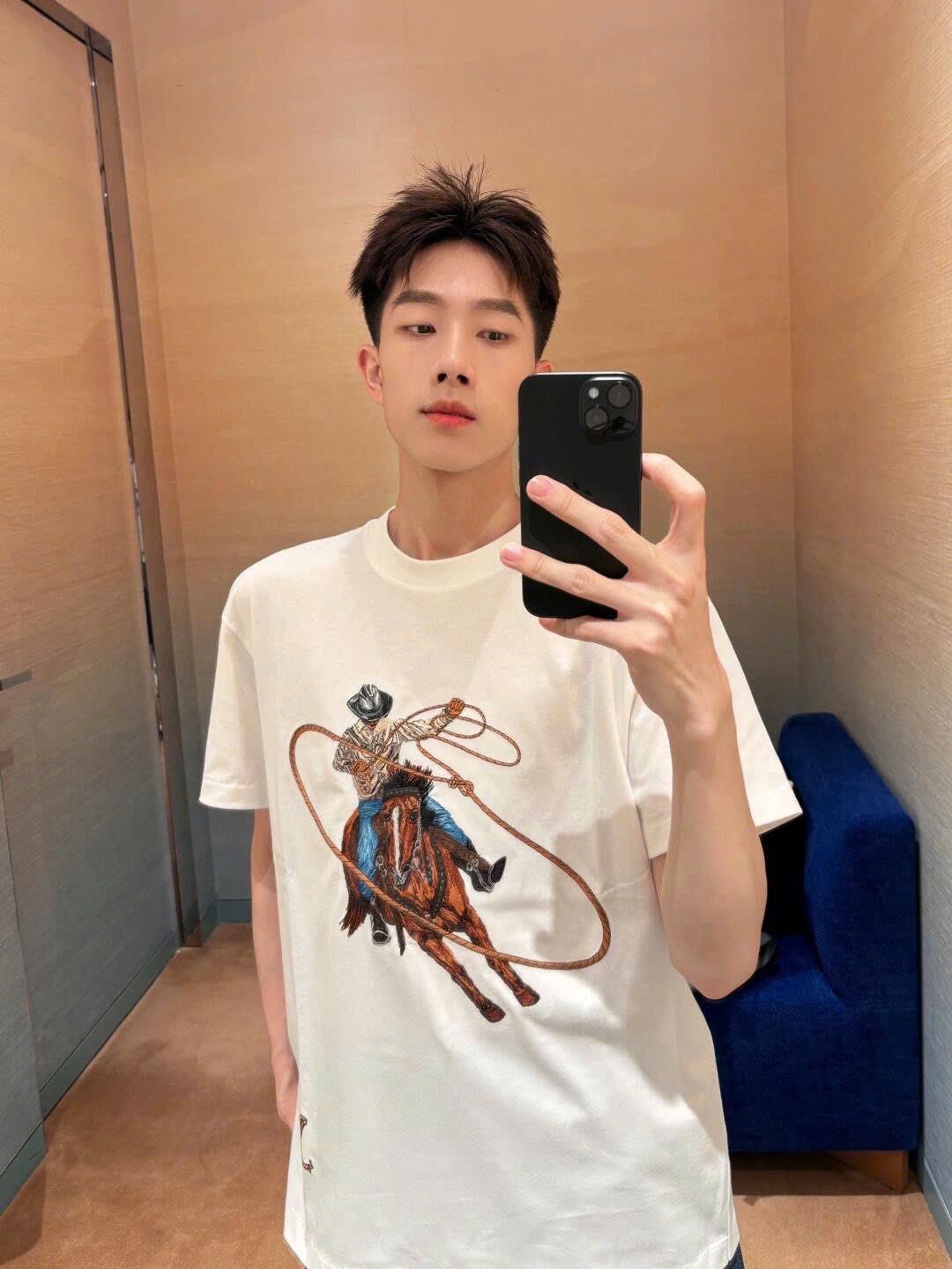 ÁO THUN LOUIS VUITTON LV COWBOY LASSO (WHITE)