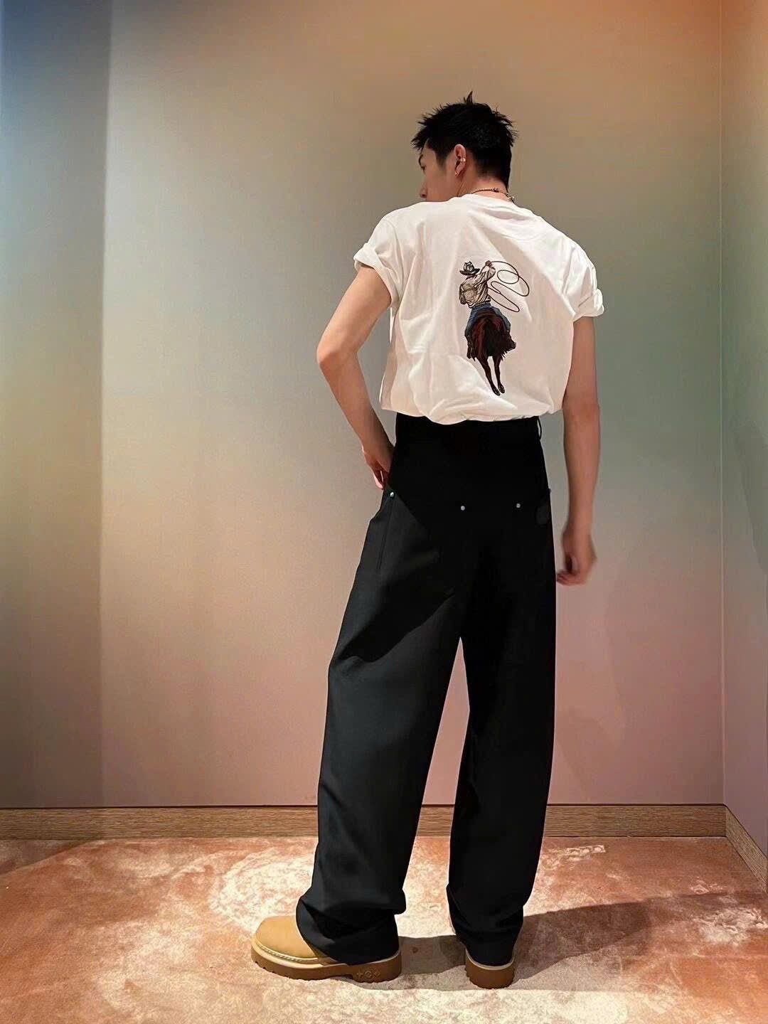 ÁO THUN LOUIS VUITTON LV COWBOY LASSO (WHITE)