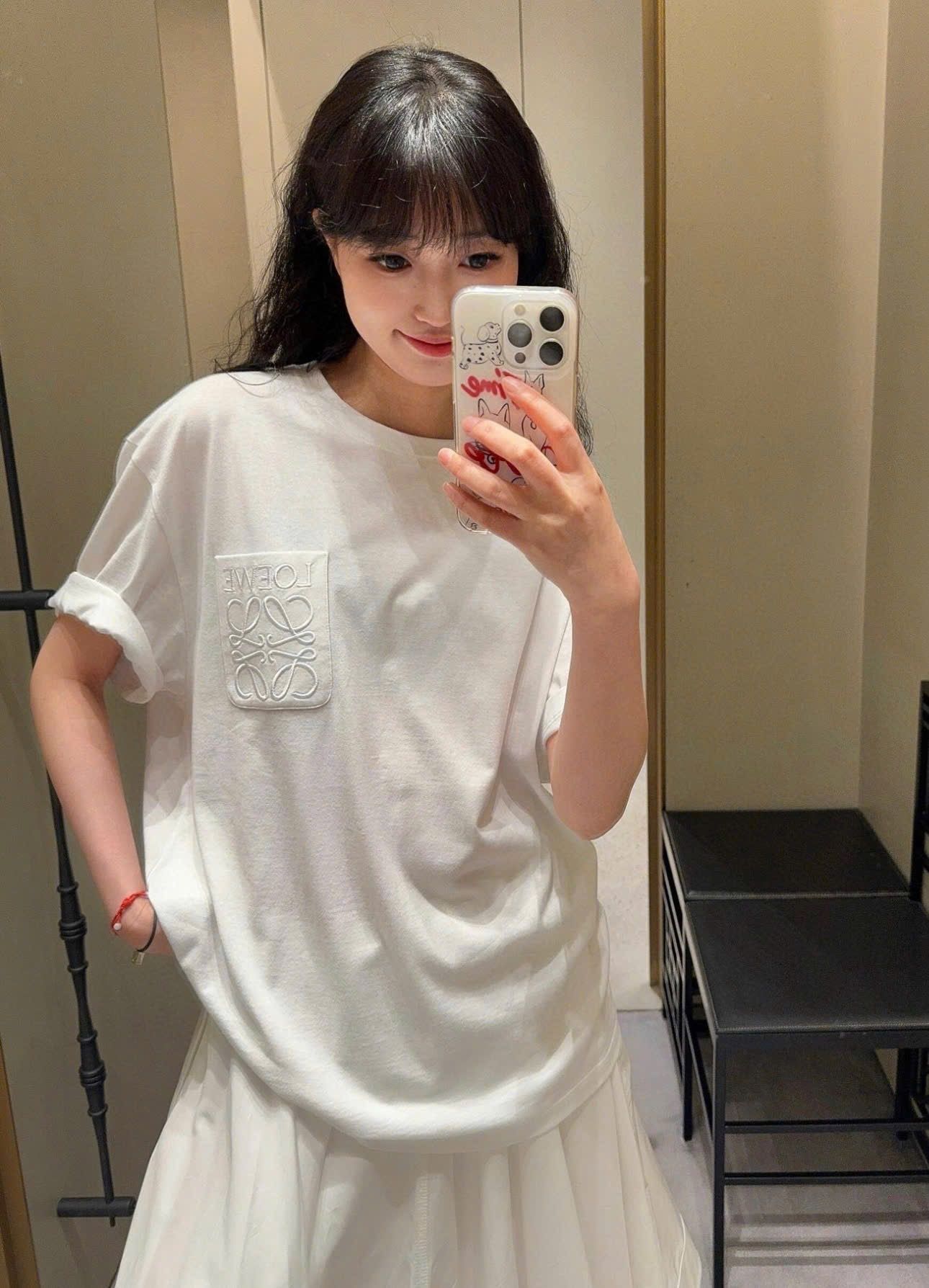 ÁO THUN LOEWE PATCH POCKET ANAGRAM (WHITE)
