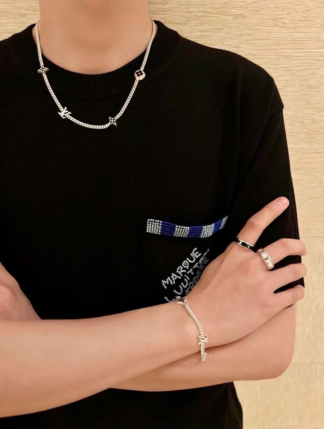ÁO THUN LOUIS VUITTON LV EMBELLISHED (BLACK)