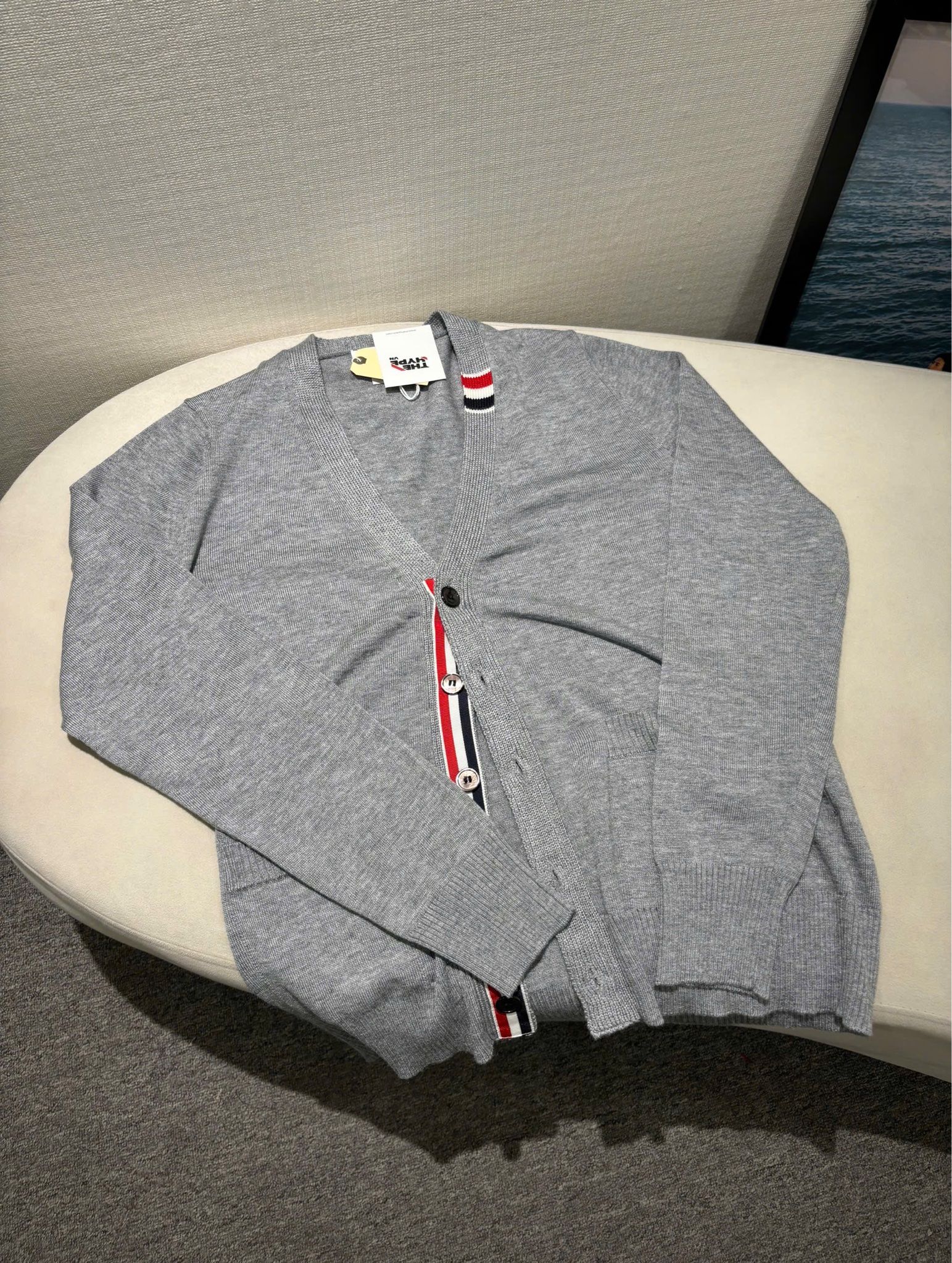 ÁO CARDIGAN THOM BROWNE TB LOGO NECK (GREY)