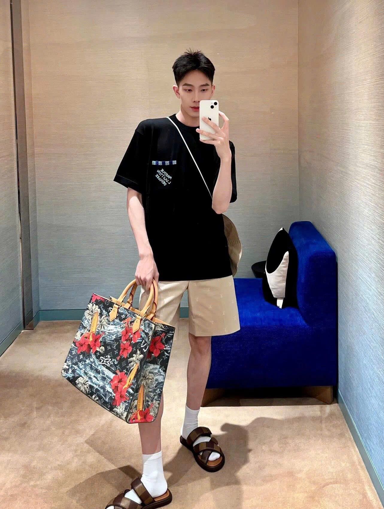 ÁO THUN LOUIS VUITTON LV EMBELLISHED (BLACK)