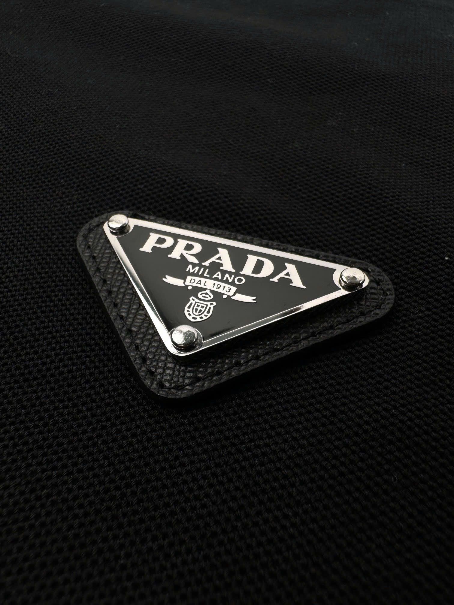 ÁO POLO PRADA RE-NYLON TRIANGLE LOGO (BLACK)