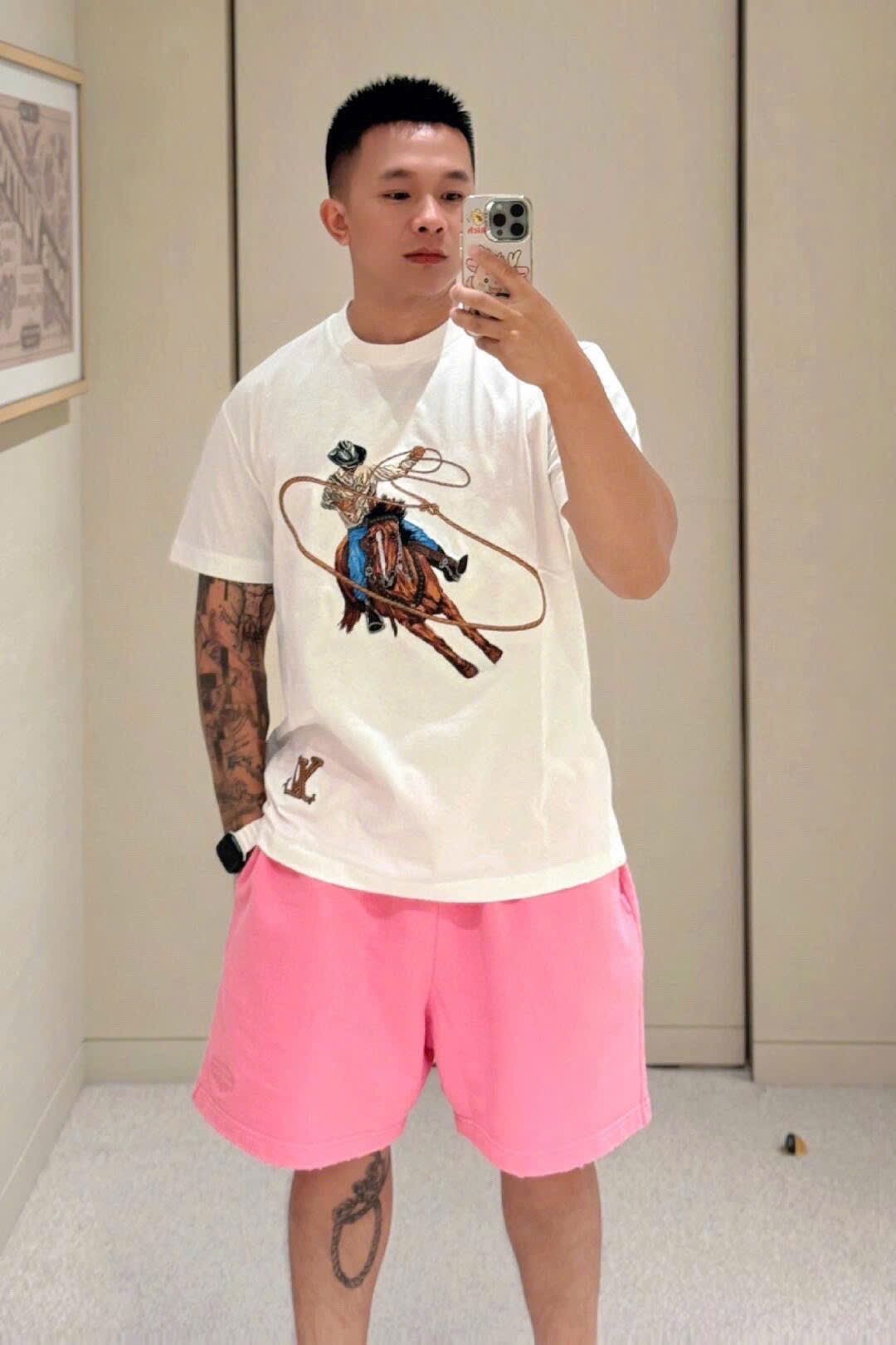 ÁO THUN LOUIS VUITTON LV COWBOY LASSO (WHITE)