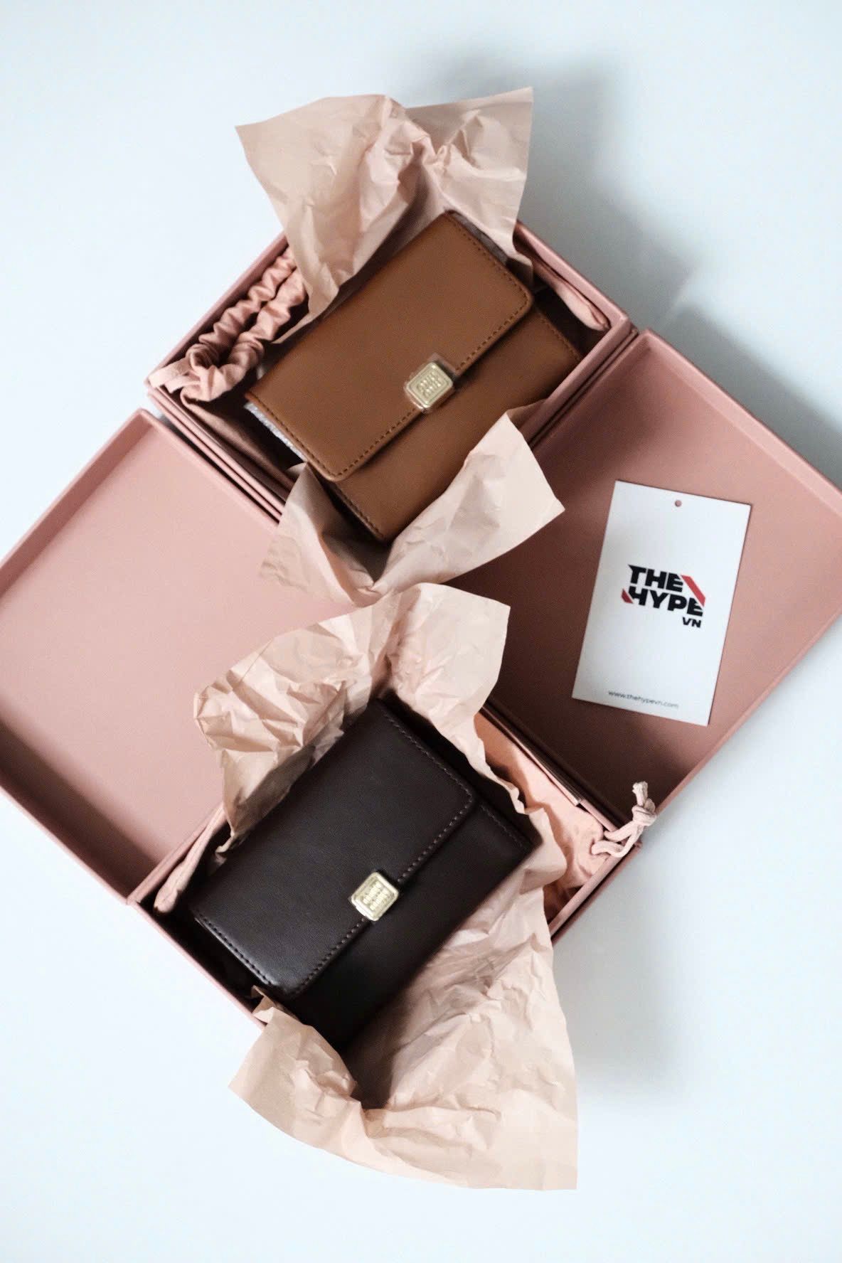 VÍ NGẮN MIU MIU LOGO CLASSIC (BLACK)