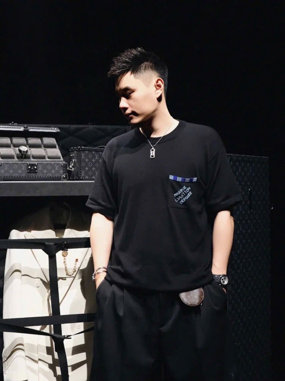 ÁO THUN LOUIS VUITTON LV EMBELLISHED (BLACK)