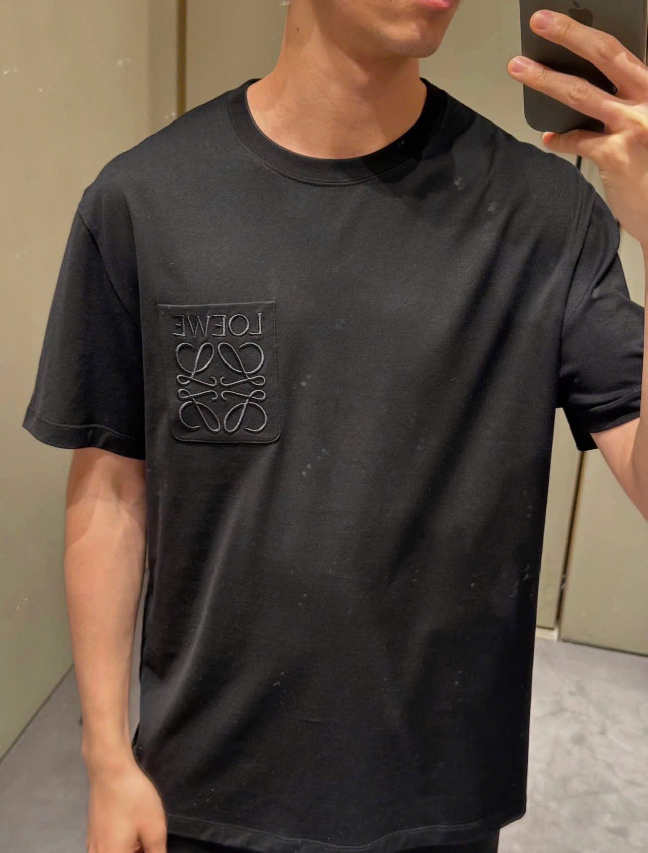 ÁO THUN LOEWE PATCH POCKET ANAGRAM (BLACK)