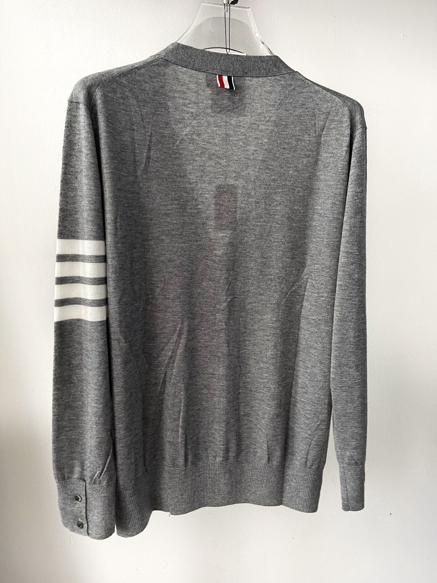 ÁO CARDIGAN THOM BROWNE TB MILANO WOOL MỎNG (GREY)