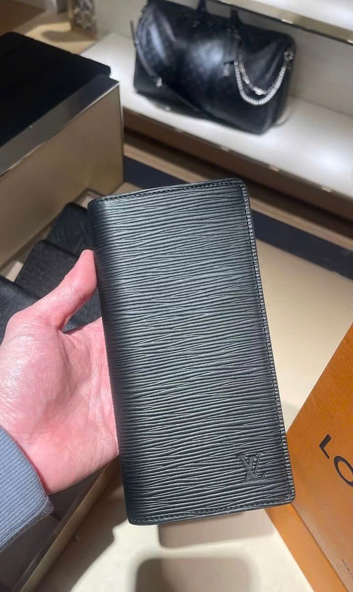 VÍ DÀI LOUIS VUITTON LV BRAZZA EPI (BLACK)