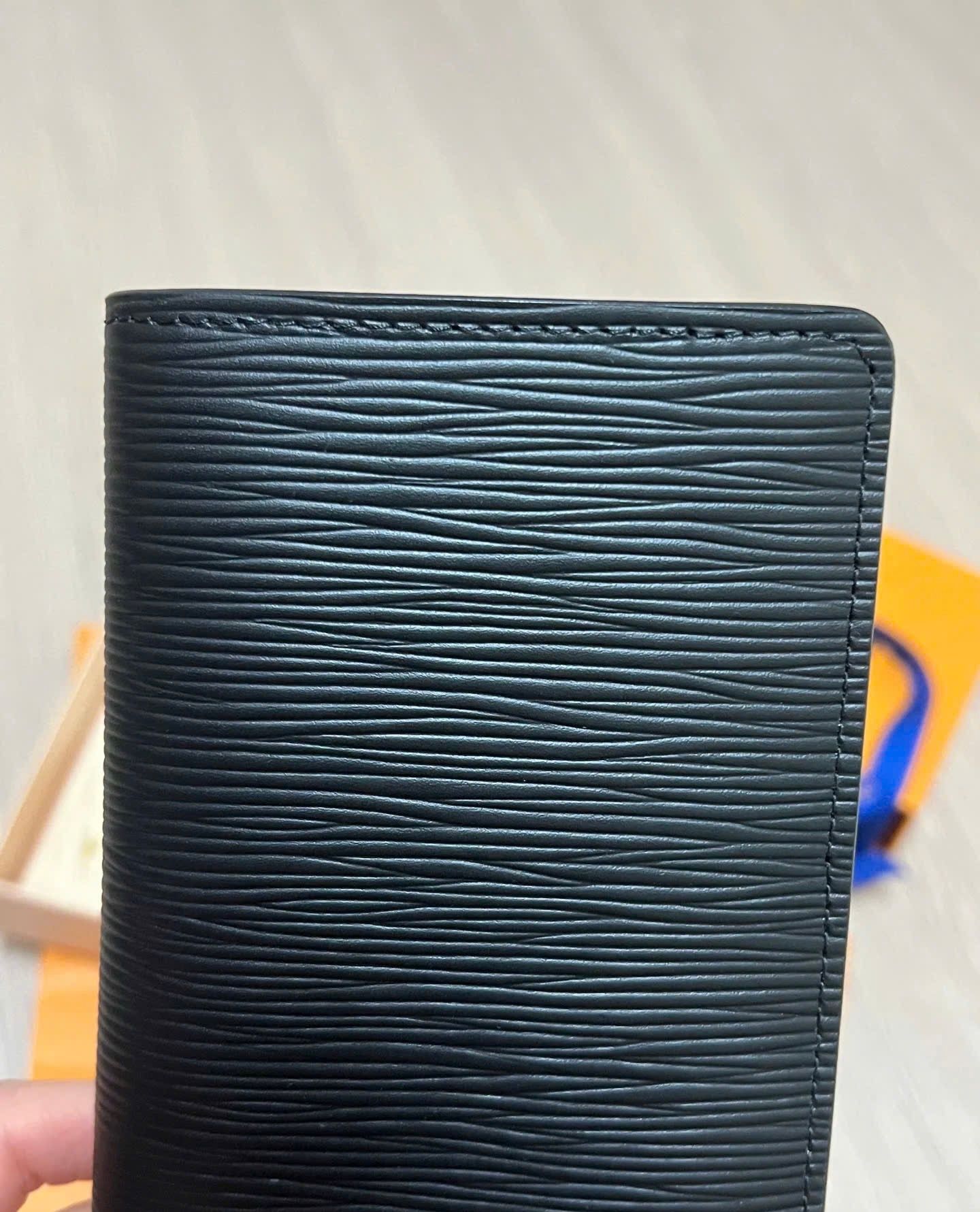 VÍ DÀI LOUIS VUITTON LV BRAZZA EPI (BLACK)