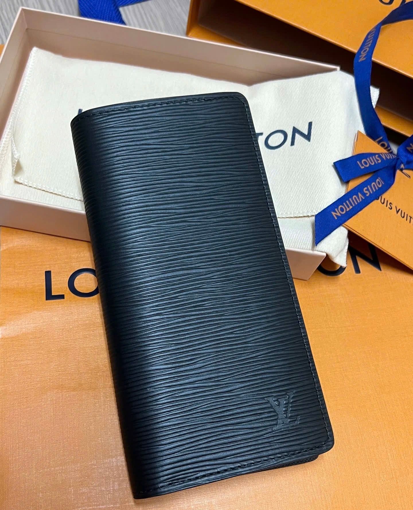 VÍ DÀI LOUIS VUITTON LV BRAZZA EPI (BLACK)