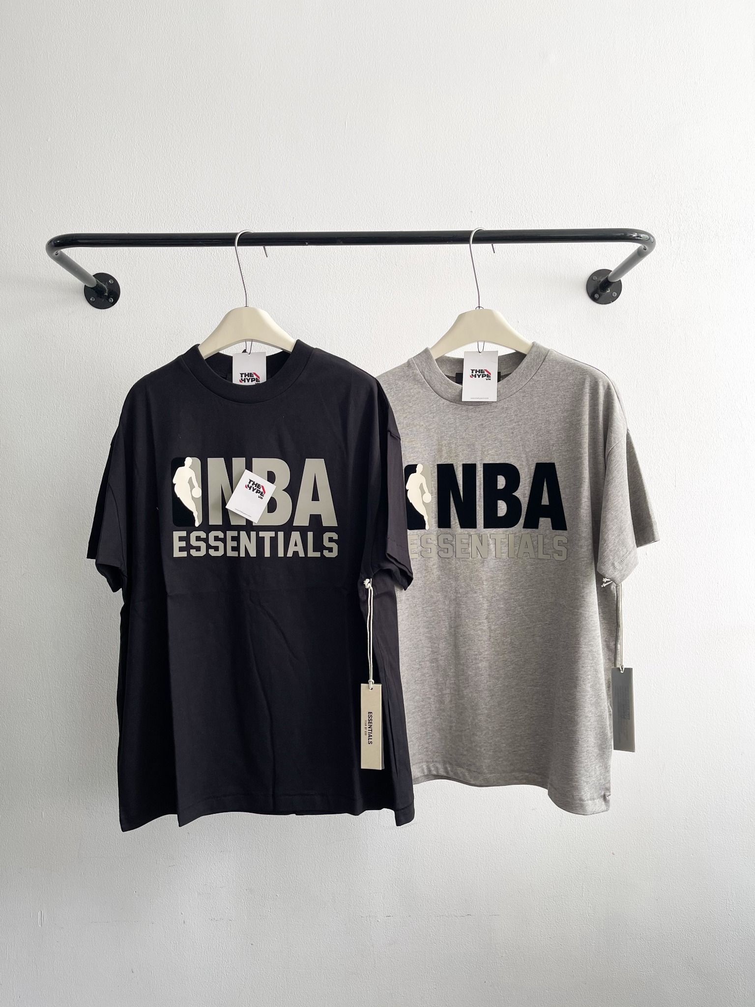ÁO THUN FOG ESSENTIALS NBA SS25 BLACK LOGO (GREY)