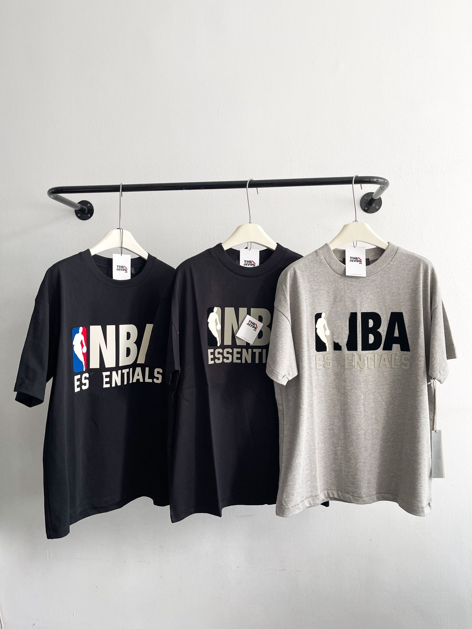 ÁO THUN FOG ESSENTIALS NBA SS25 GREY LOGO (BLACK)