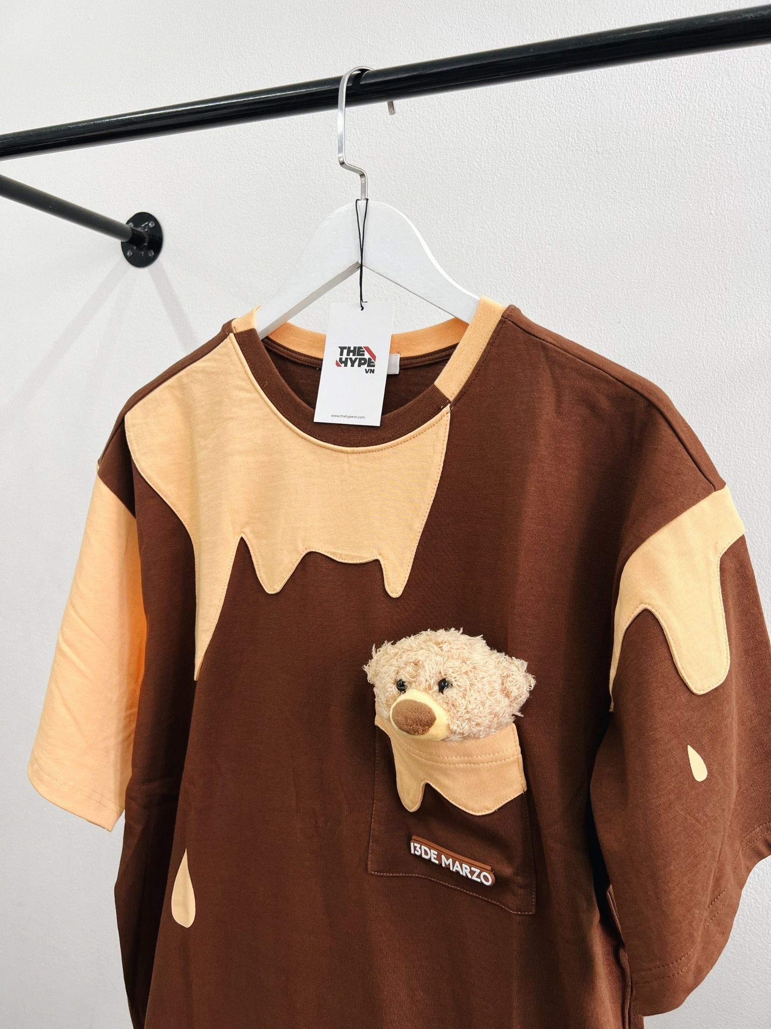 Áo Thun 13De Marzo Melting Chocolate Bear (Kem) Best Quality