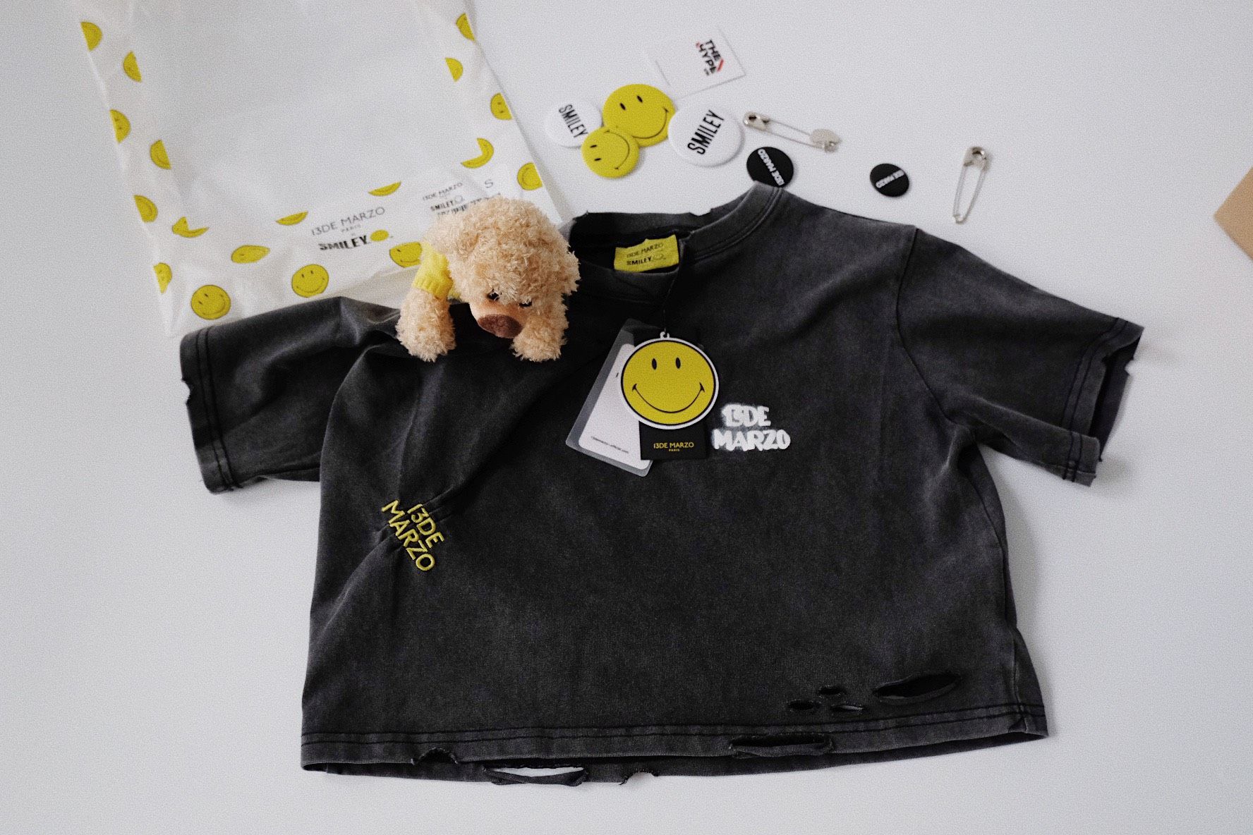 Áo Thun Croptop 13De Marzo Broken Pin Badge Bear (Black) Best Quality
