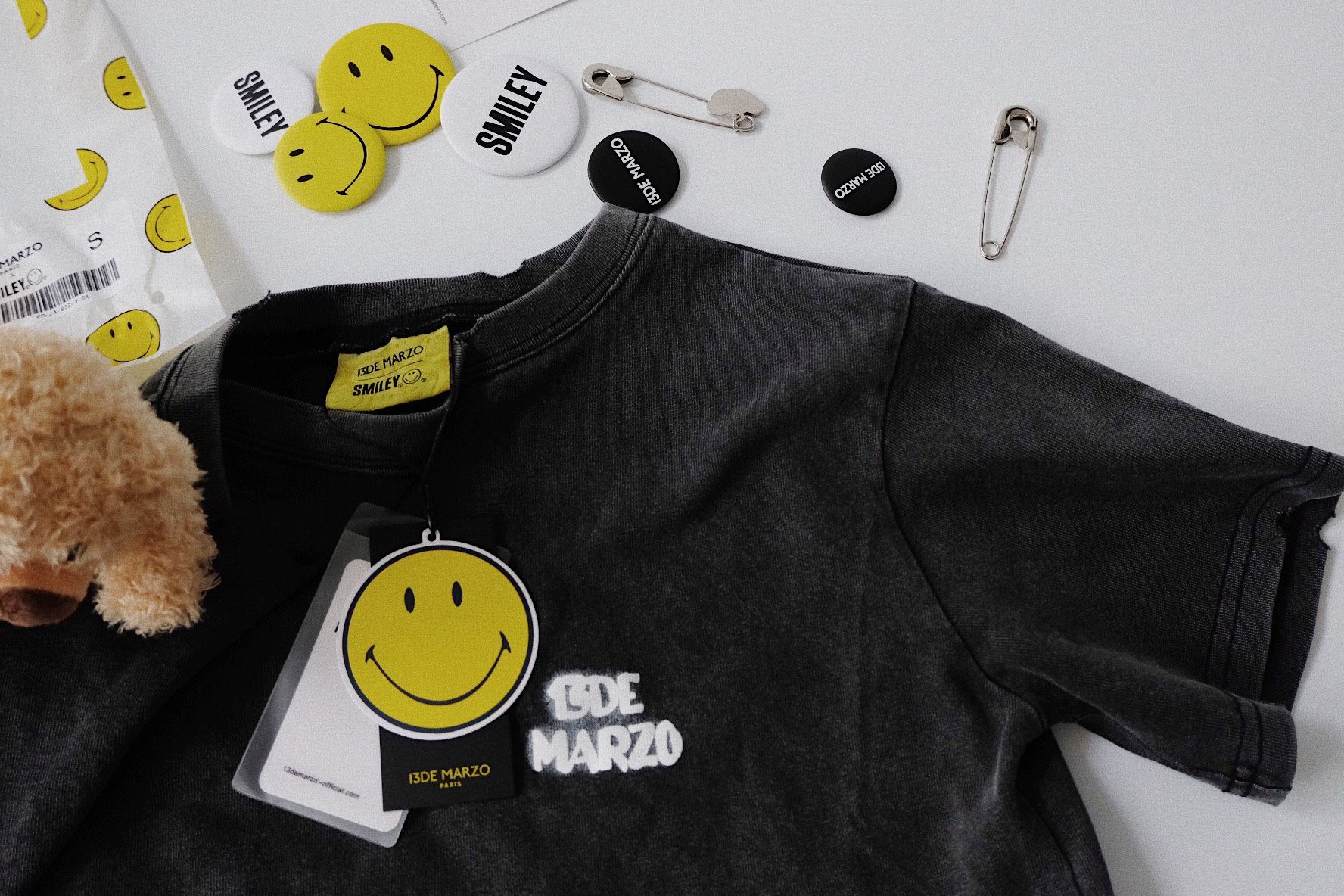 Áo Thun Croptop 13De Marzo Broken Pin Badge Bear (Black) Best Quality