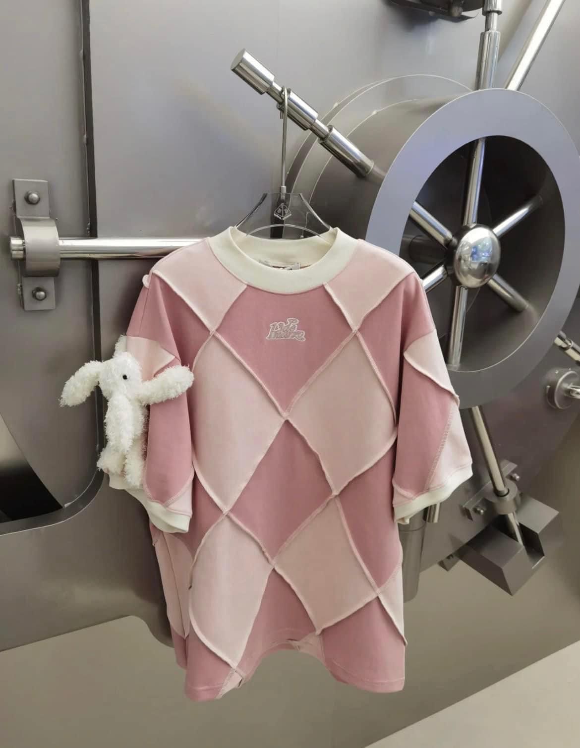 13DE MARZO TEE - Áo Thun 13DE MARZO Hemming Diamond Check (Pink) Best Quality