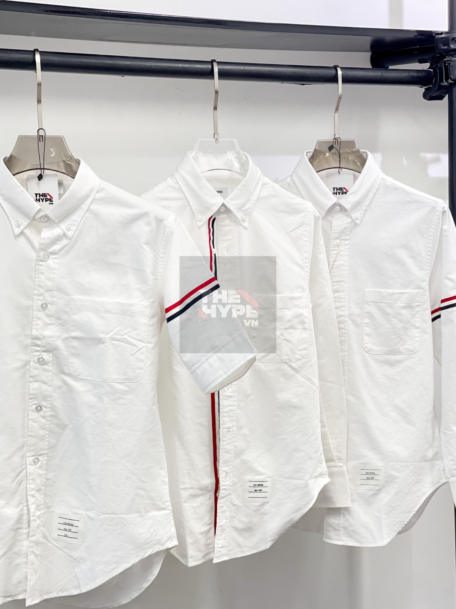 ÁO SƠ MI THOM BROWNE TB ARMBAND SLEEVED OXFORD (SỌC TAY NGẮN - TRẮNG)