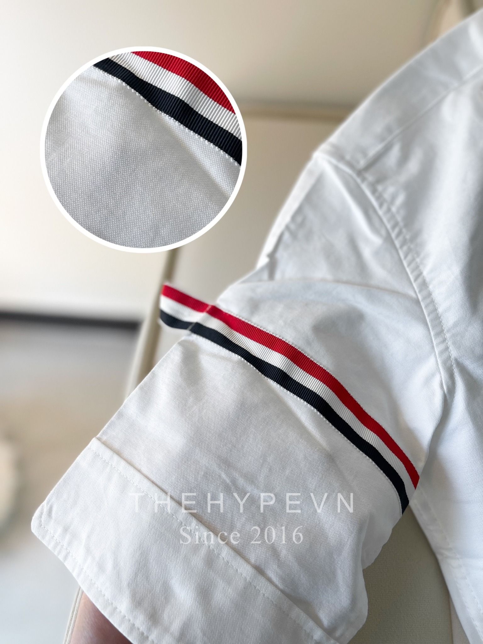 ÁO SƠ MI THOM BROWNE TB ARMBAND SLEEVED OXFORD (SỌC TAY NGẮN - TRẮNG)
